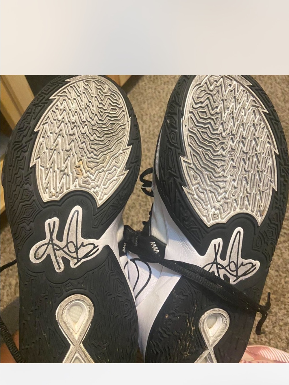 Nike Black & White Kyrie Low-Top Basketball Shoes - Picture 3 of 3